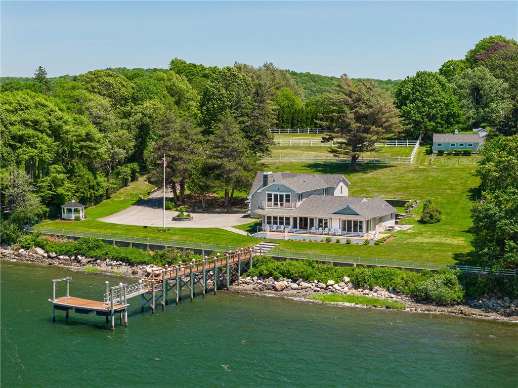 149 Nanaquaket Road, Tiverton, RI 02878 149 Nanaquaket Road, Tiverton, RI 02878