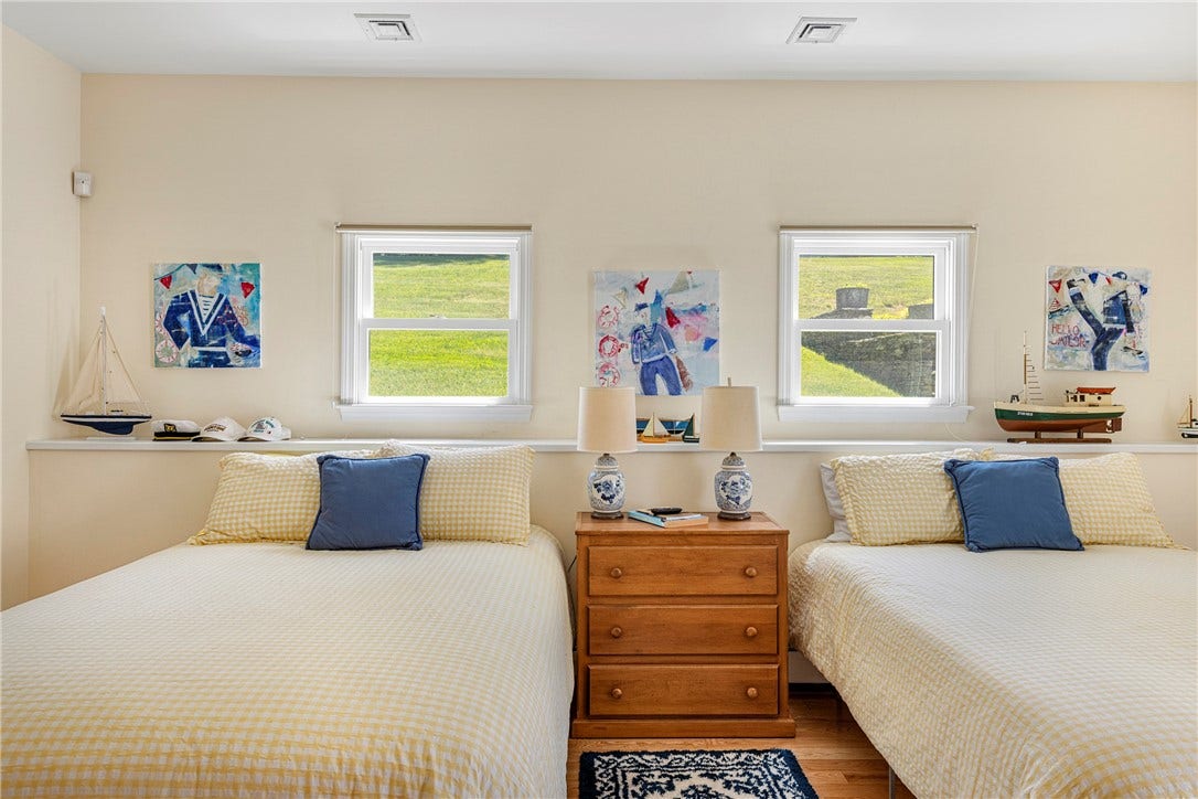 149 Nanaquaket Road, Tiverton, RI 02878 1st floor bedroom