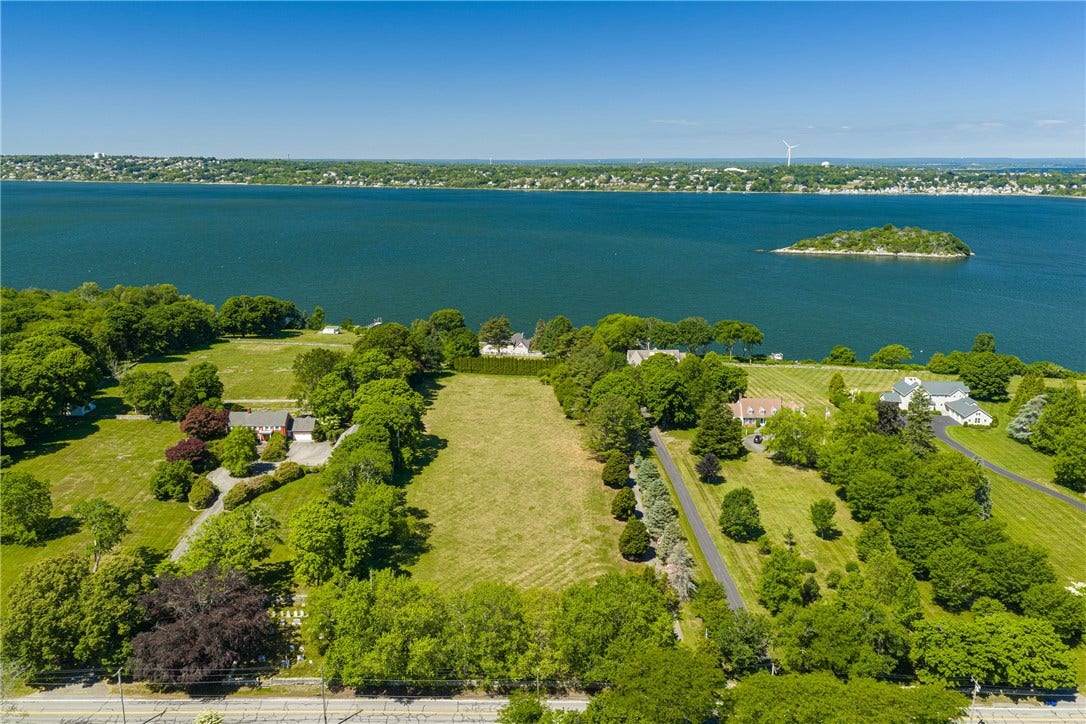 149 Nanaquaket Road, Tiverton, RI 02878 149 Nanaquaket Road, Tiverton, RI 02878