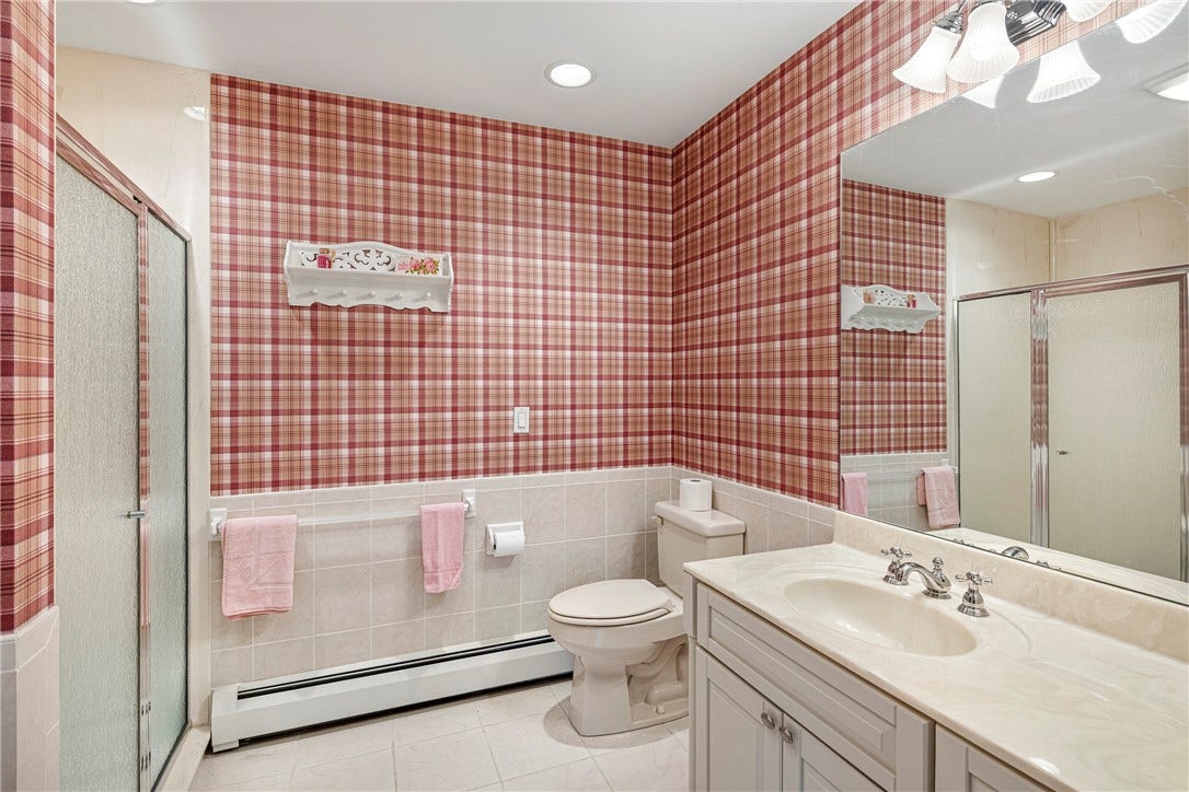 149 Nanaquaket Road, Tiverton, RI 02878 Guest bathroom en suite second floor.