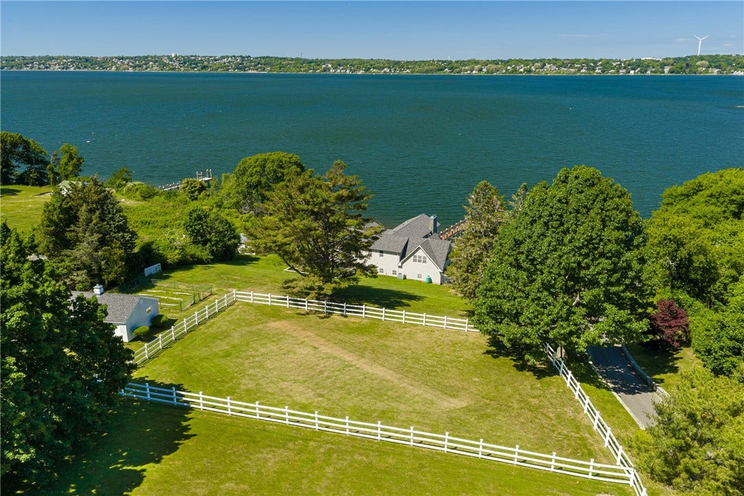 149 Nanaquaket Road, Tiverton, RI 02878 149 Nanaquaket Road, Tiverton, RI 02878