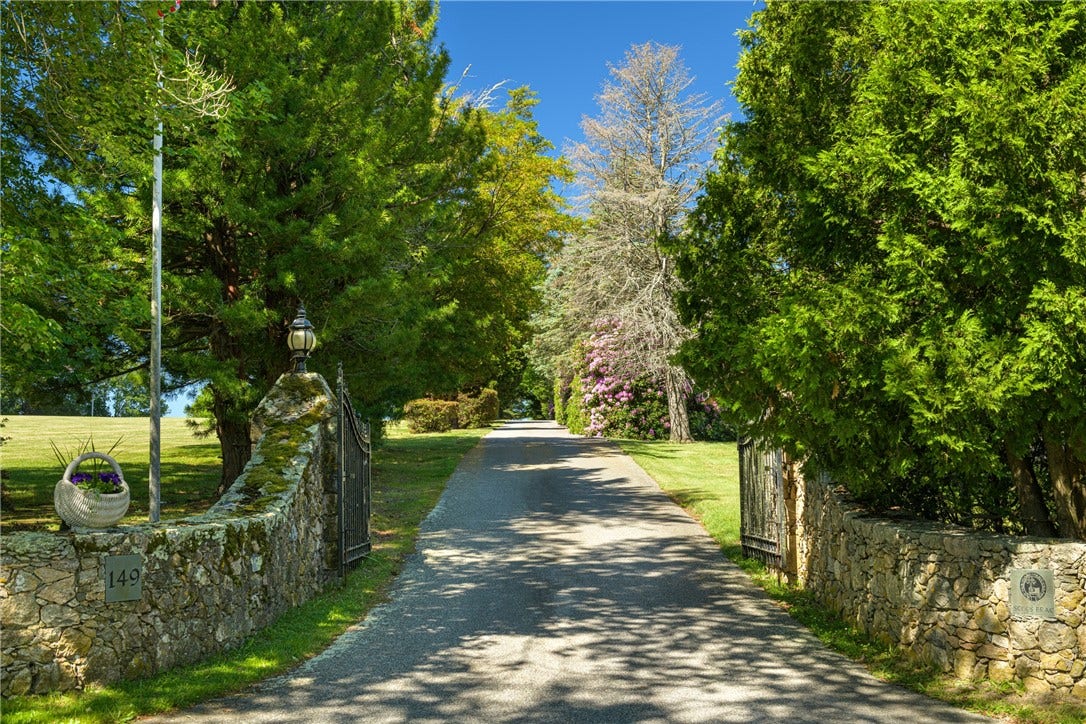 149 Nanaquaket Road, Tiverton, RI 02878 149 Nanaquaket Road, Tiverton, RI 02878