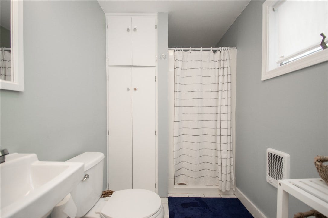 33 Slocum Street, Newport, RI 02840 1st Floor bth