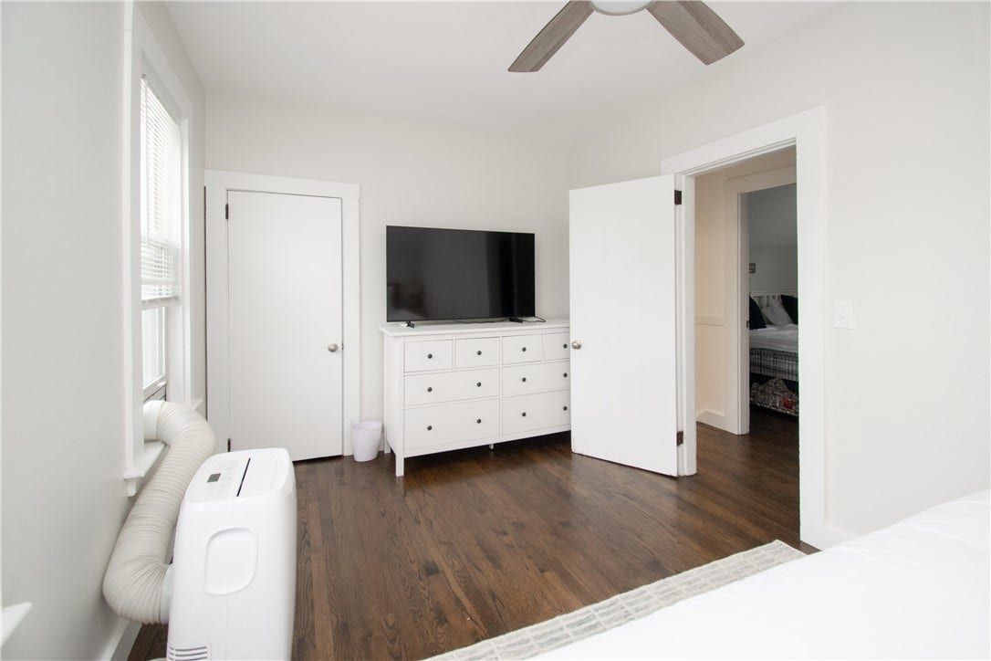 33 Slocum Street, Newport, RI 02840 king bdrm dress closet TV