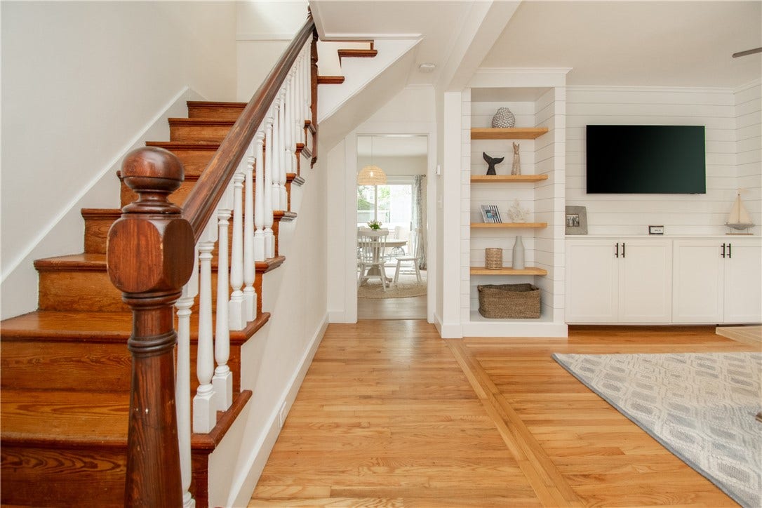 33 Slocum Street, Newport, RI 02840 entry with stair