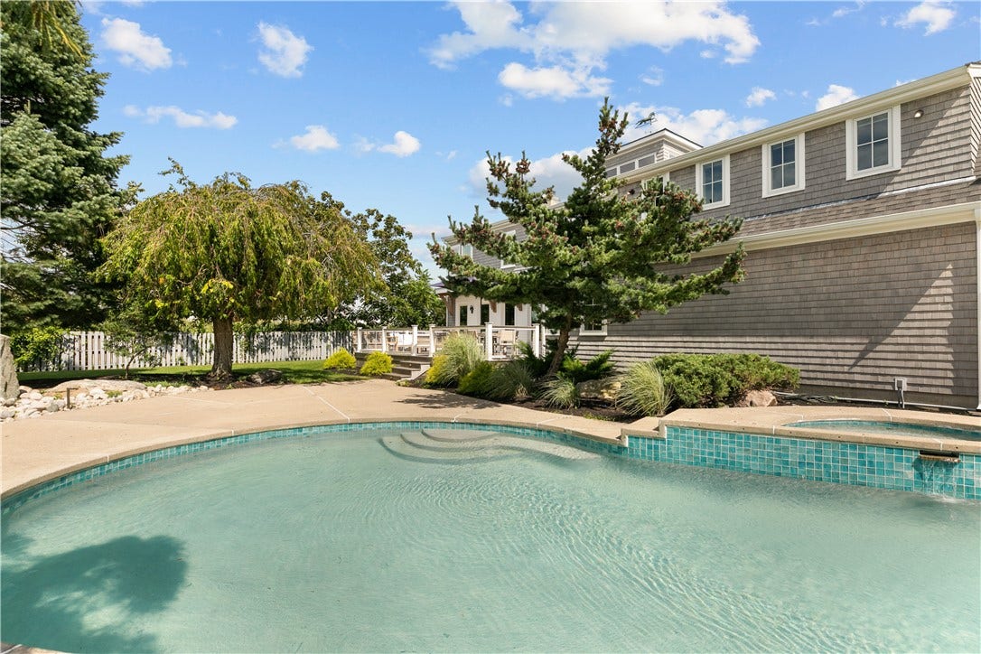 2040 East Main Road, Portsmouth, RI 02871 2040 East Main Road, Portsmouth, RI 02871