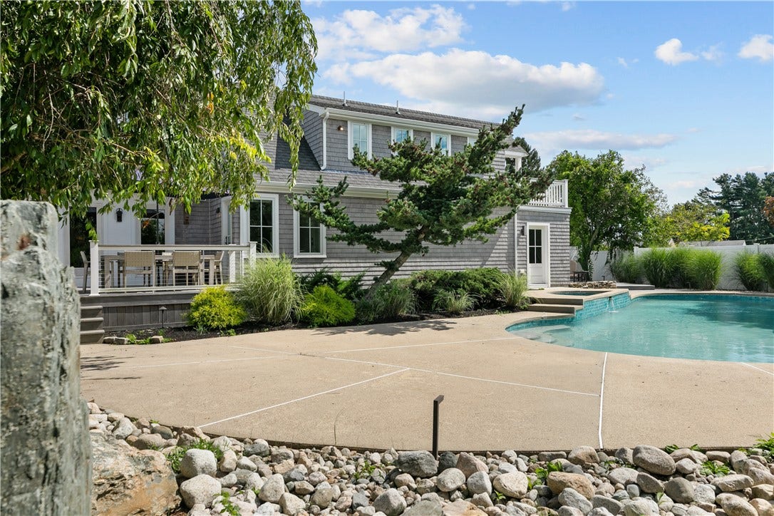 2040 East Main Road, Portsmouth, RI 02871 2040 East Main Road, Portsmouth, RI 02871