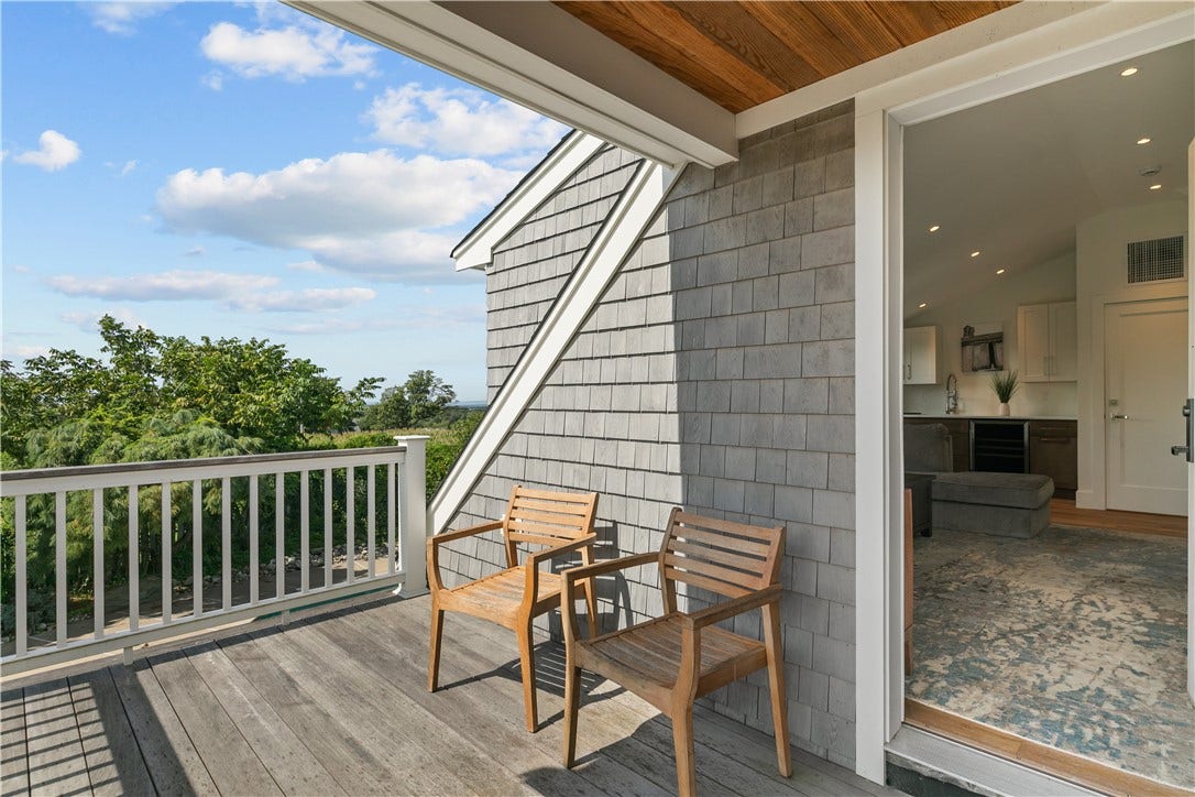 2040 East Main Road, Portsmouth, RI 02871 2040 East Main Road, Portsmouth, RI 02871