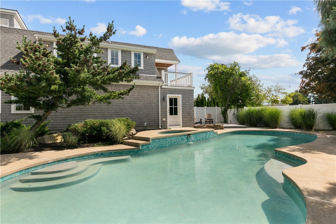 2040 East Main Road, Portsmouth, RI 02871 2040 East Main Road, Portsmouth, RI 02871