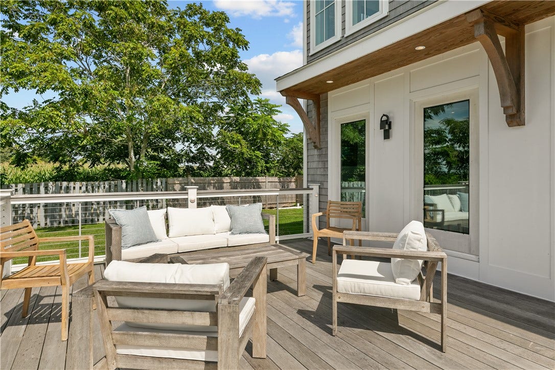 2040 East Main Road, Portsmouth, RI 02871 2040 East Main Road, Portsmouth, RI 02871