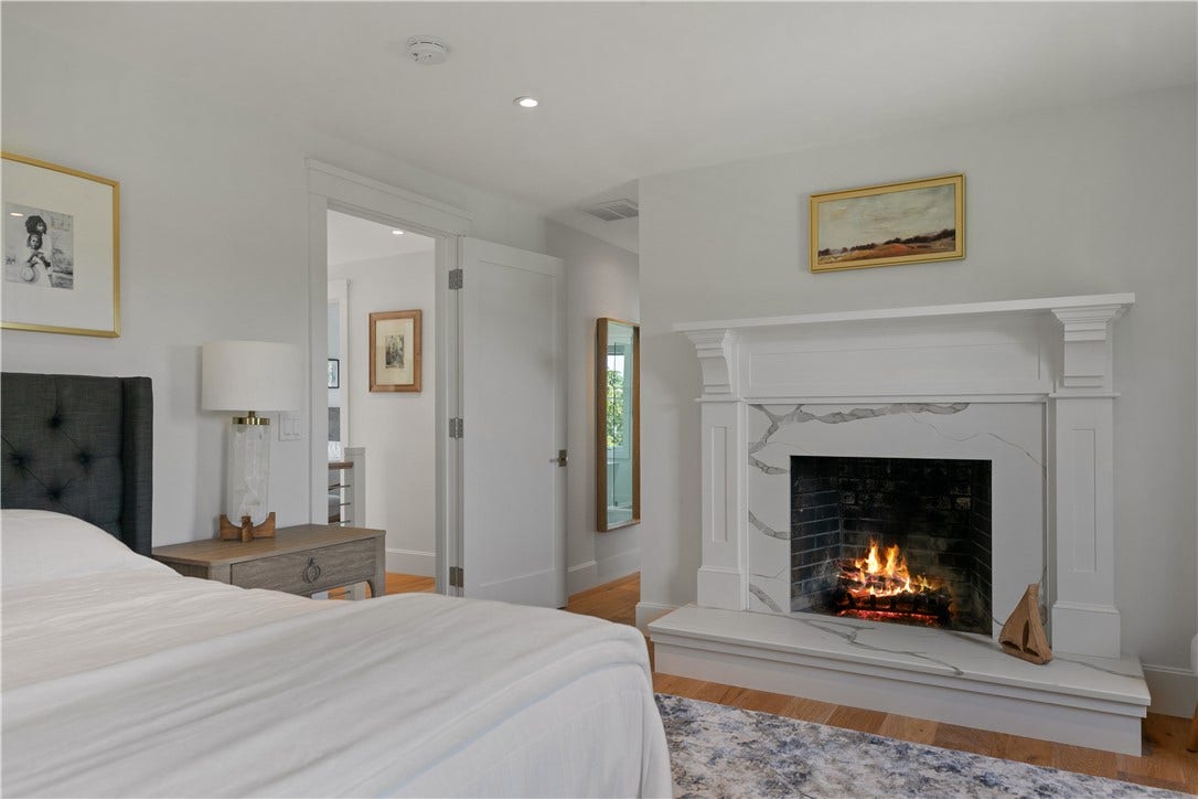 2040 East Main Road, Portsmouth, RI 02871 2040 East Main Road, Portsmouth, RI 02871