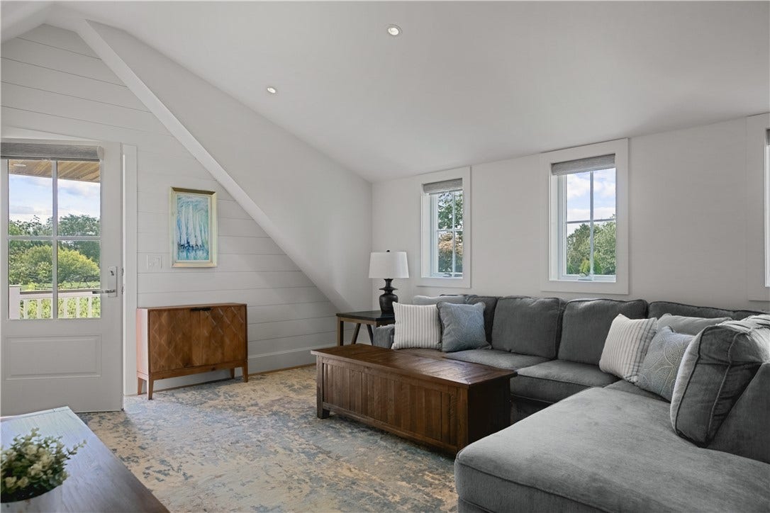 2040 East Main Road, Portsmouth, RI 02871 2040 East Main Road, Portsmouth, RI 02871