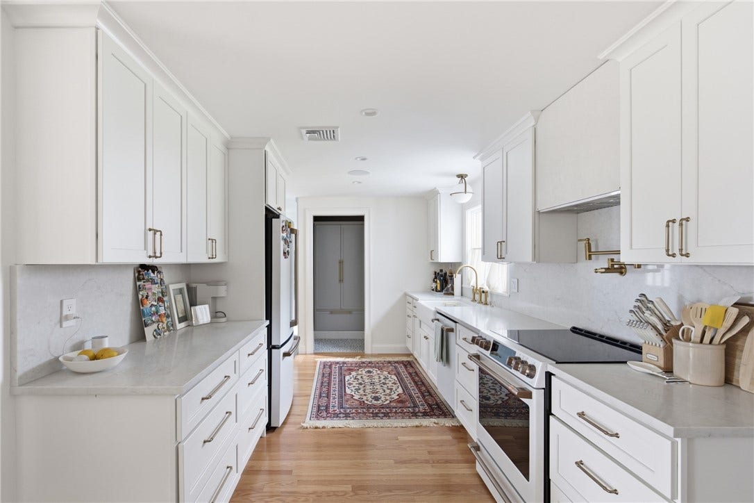 14 Valhalla Drive, Portsmouth, RI 02871 14 Valhalla Drive, Portsmouth, RI 02871