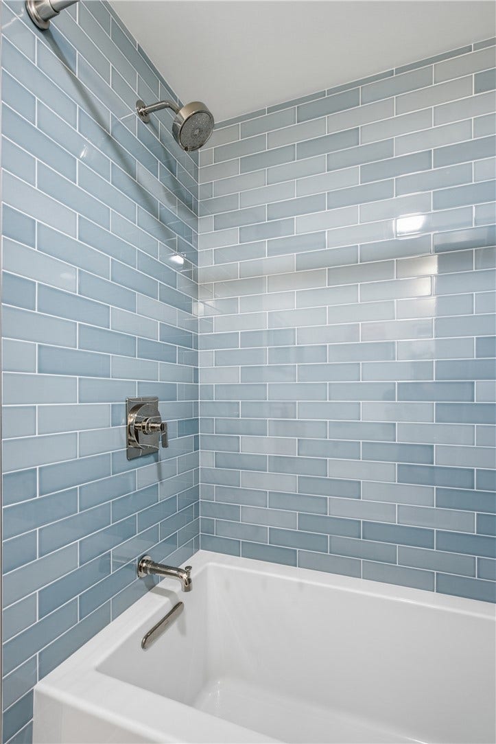 14 Valhalla Drive, Portsmouth, RI 02871 14 Valhalla Drive, Portsmouth, RI 02871