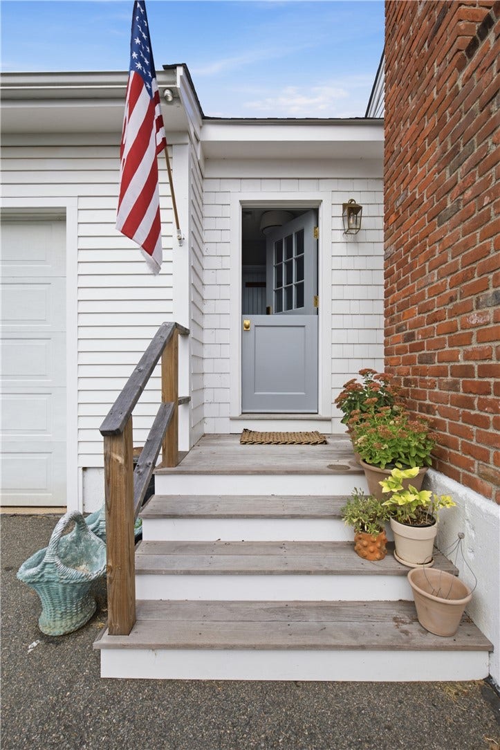 14 Valhalla Drive, Portsmouth, RI 02871 14 Valhalla Drive, Portsmouth, RI 02871