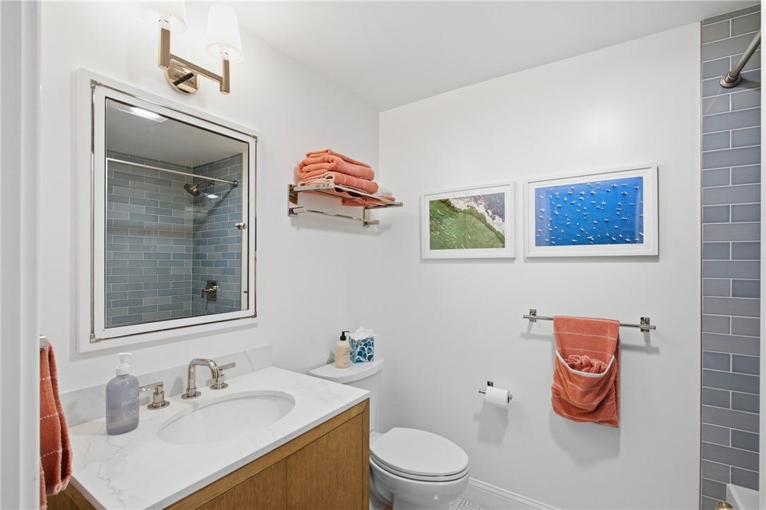 14 Valhalla Drive, Portsmouth, RI 02871 14 Valhalla Drive, Portsmouth, RI 02871