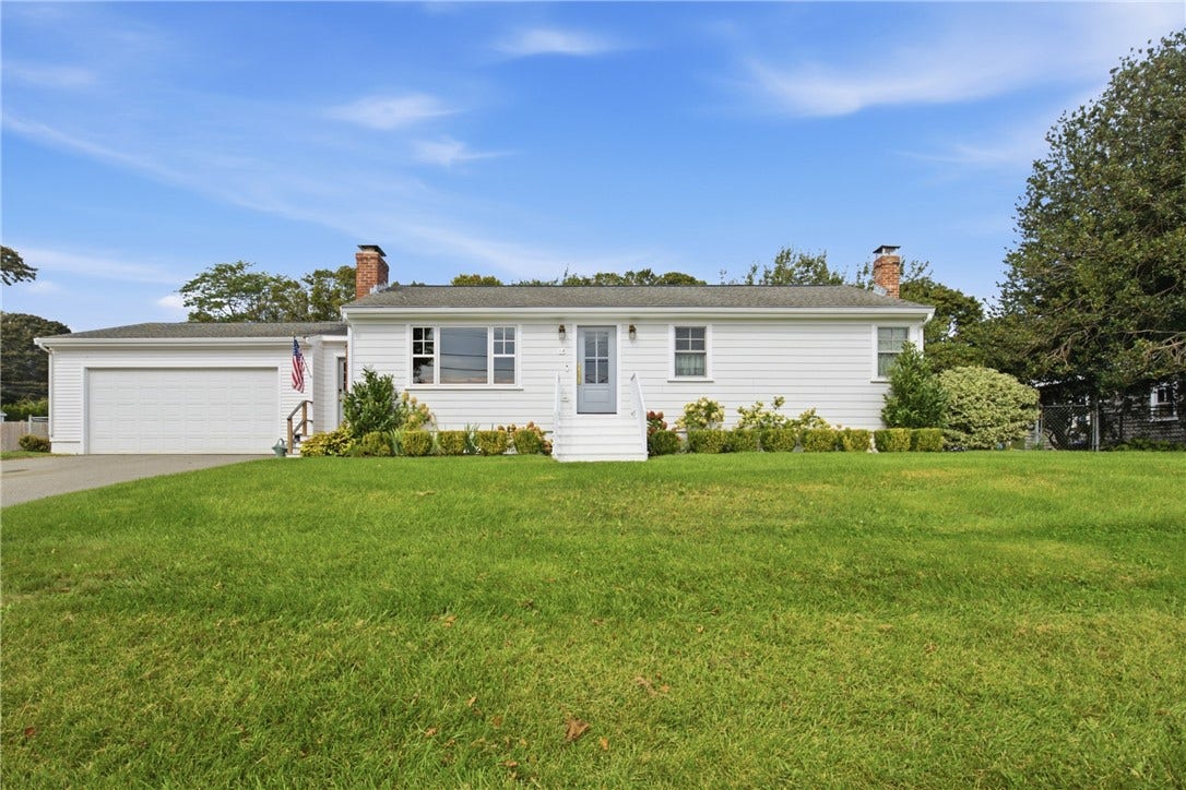 14 Valhalla Drive, Portsmouth, RI 02871 14 Valhalla Drive, Portsmouth, RI 02871
