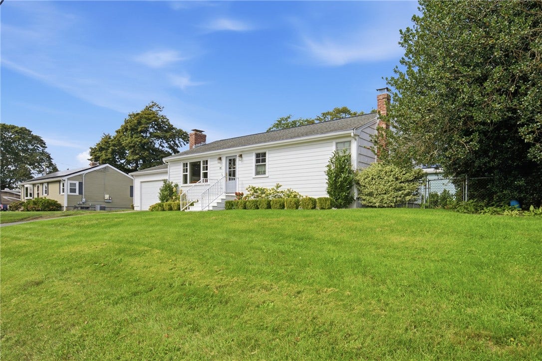 14 Valhalla Drive, Portsmouth, RI 02871 14 Valhalla Drive, Portsmouth, RI 02871