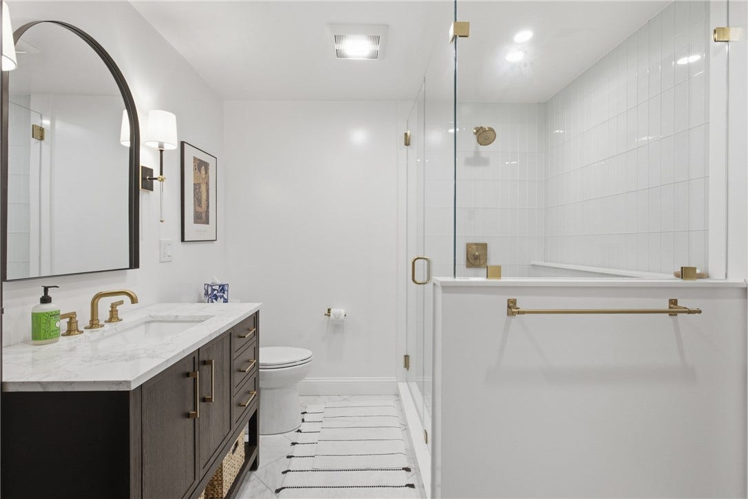 14 Valhalla Drive, Portsmouth, RI 02871 14 Valhalla Drive, Portsmouth, RI 02871
