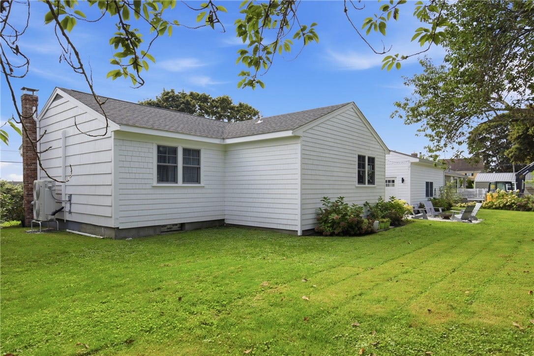 14 Valhalla Drive, Portsmouth, RI 02871 14 Valhalla Drive, Portsmouth, RI 02871