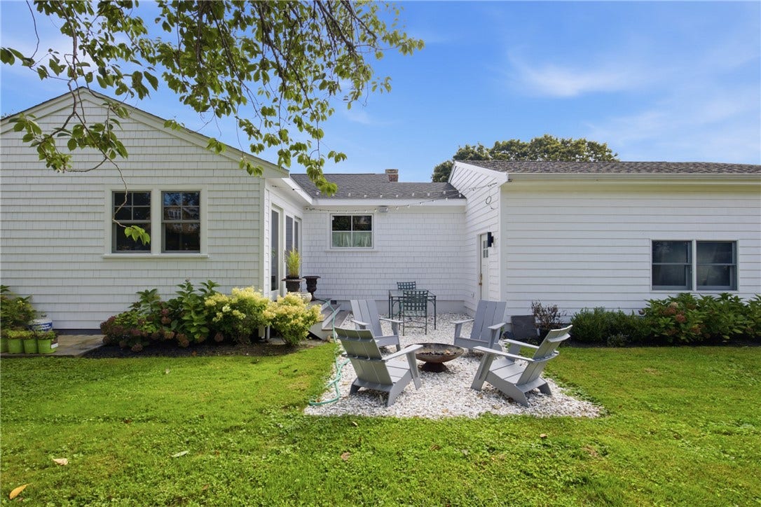 14 Valhalla Drive, Portsmouth, RI 02871 14 Valhalla Drive, Portsmouth, RI 02871