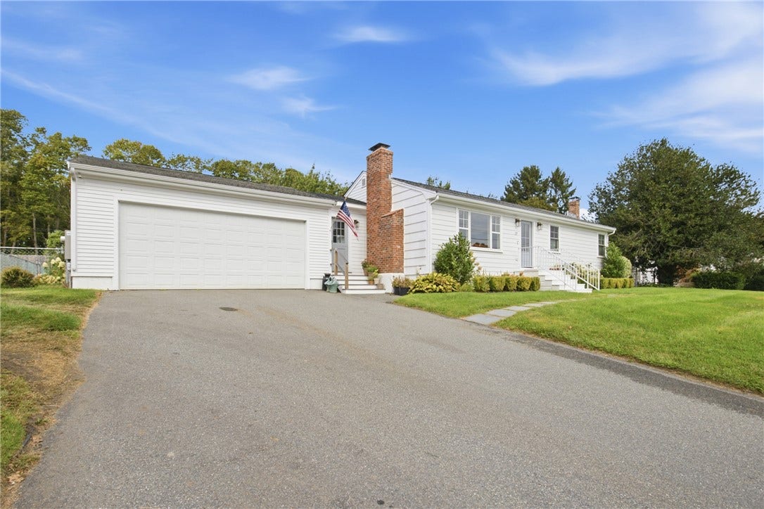 14 Valhalla Drive, Portsmouth, RI 02871 14 Valhalla Drive, Portsmouth, RI 02871