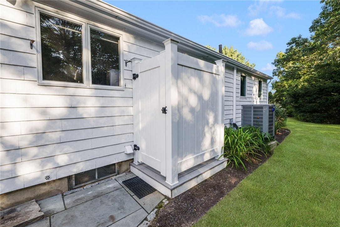 251 Succotash Road, South Kingstown, RI 02879 Outdoor Shower