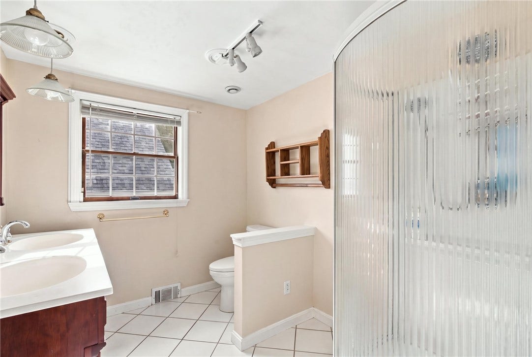 201 Randolph Avenue, Tiverton, RI 02878 201 Randolph Avenue, Tiverton, RI 02878