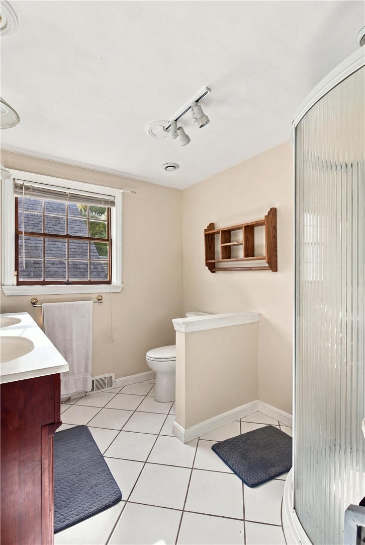 201 Randolph Avenue, Tiverton, RI 02878 201 Randolph Avenue, Tiverton, RI 02878