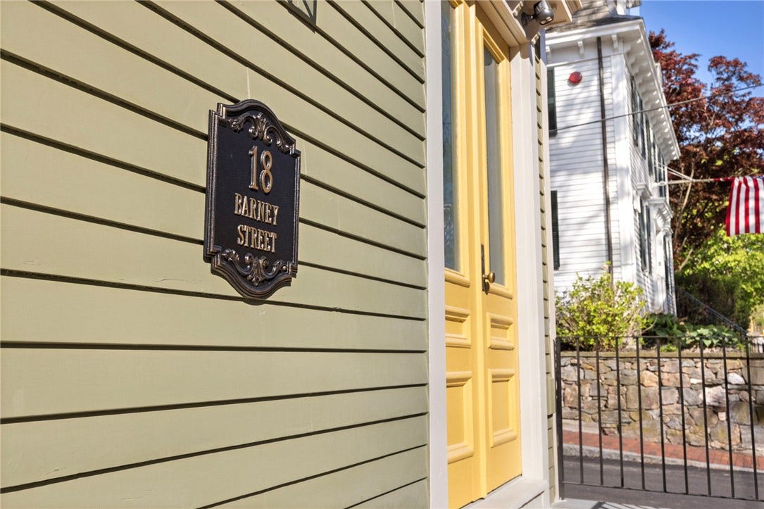 18 Barney Street, #2, Newport, RI 02840 18 Barney Street, #2, Newport, RI 02840