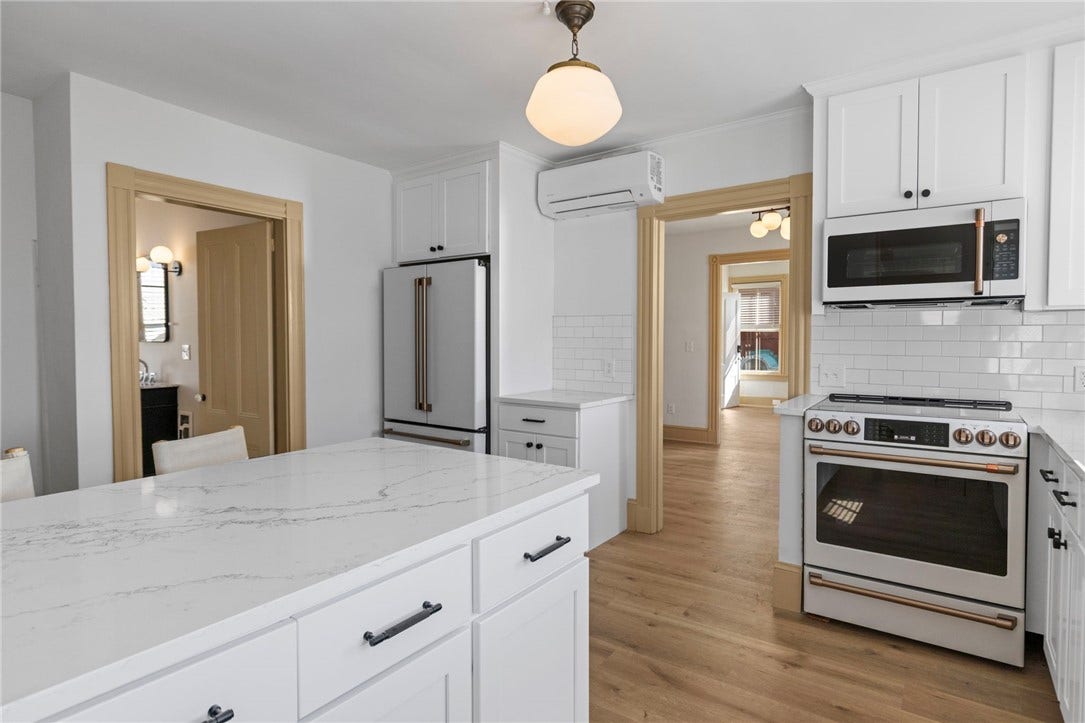 18 Barney Street, #2, Newport, RI 02840 18 Barney Street, #2, Newport, RI 02840