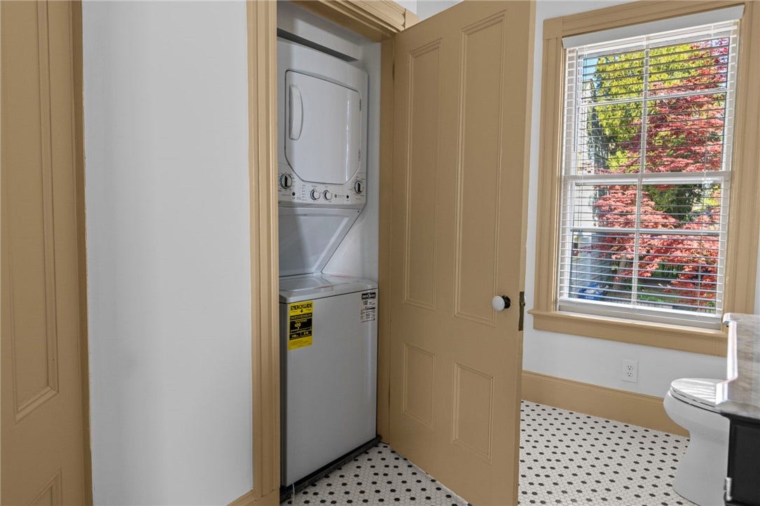 18 Barney Street, #2, Newport, RI 02840 18 Barney Street, #2, Newport, RI 02840