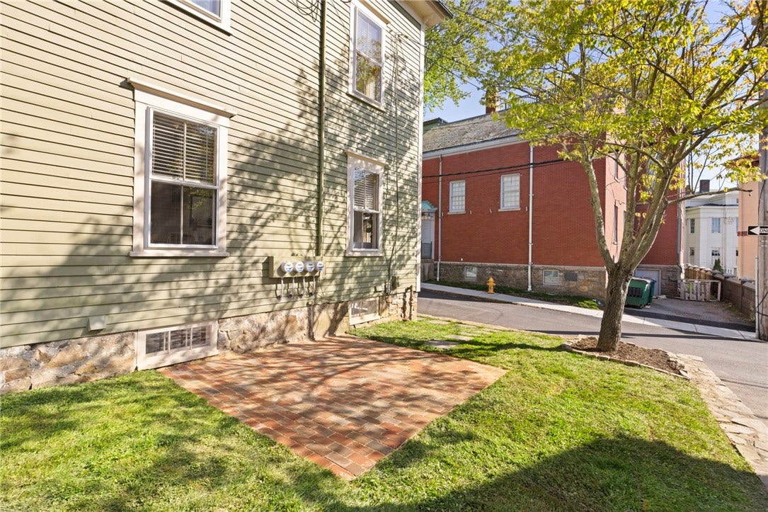18 Barney Street, #2, Newport, RI 02840 18 Barney Street, #2, Newport, RI 02840