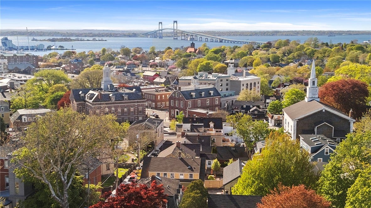 18 Barney Street, #2, Newport, RI 02840 18 Barney Street, #2, Newport, RI 02840