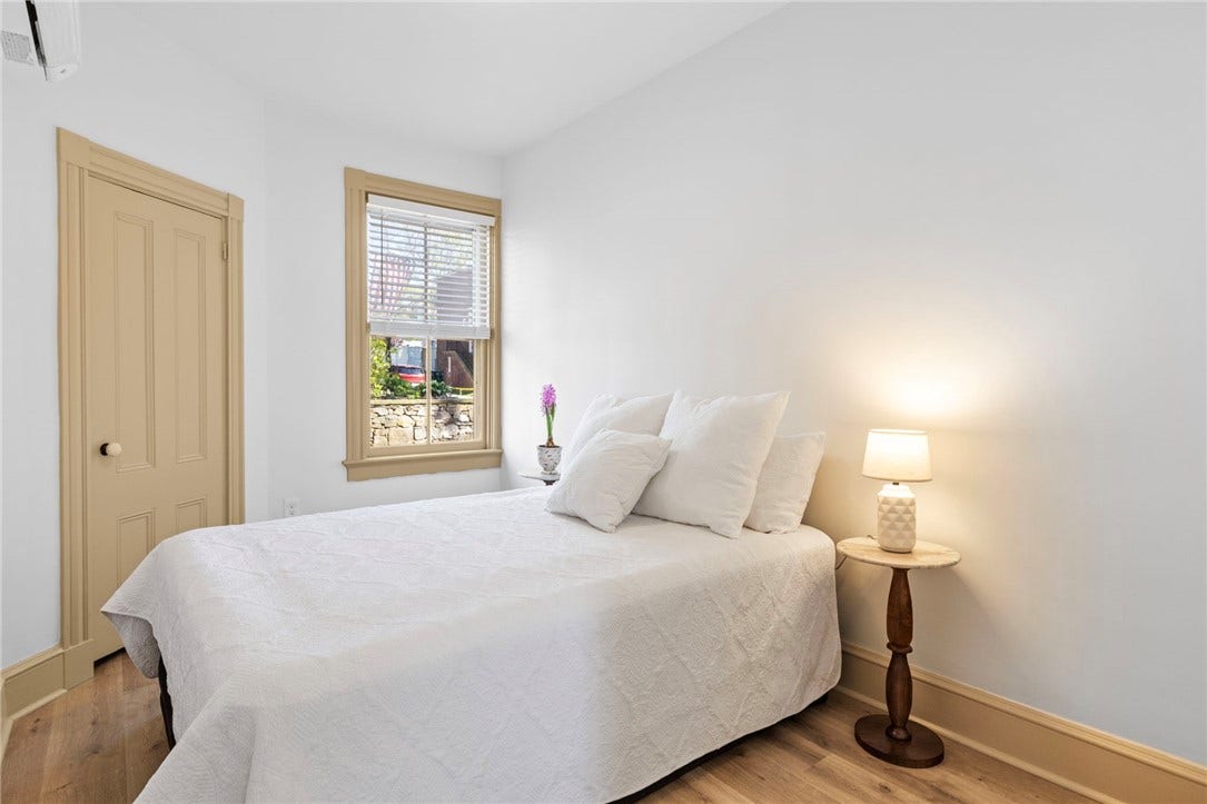 18 Barney Street, #2, Newport, RI 02840 18 Barney Street, #2, Newport, RI 02840