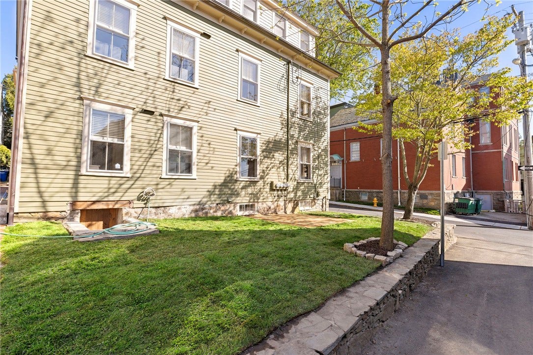 18 Barney Street, #2, Newport, RI 02840 18 Barney Street, #2, Newport, RI 02840