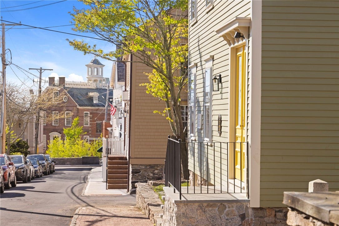 18 Barney Street, #2, Newport, RI 02840 18 Barney Street, #2, Newport, RI 02840