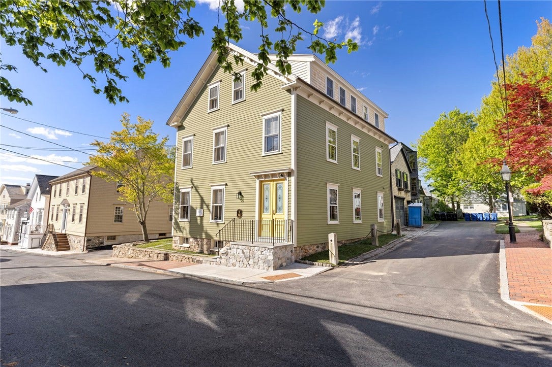 18 Barney Street, #2, Newport, RI 02840 18 Barney Street, #2, Newport, RI 02840