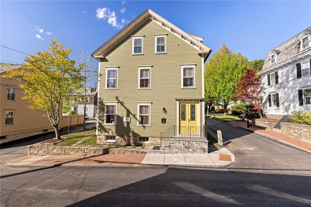 18 Barney Street, #2, Newport, RI 02840 18 Barney Street, #2, Newport, RI 02840