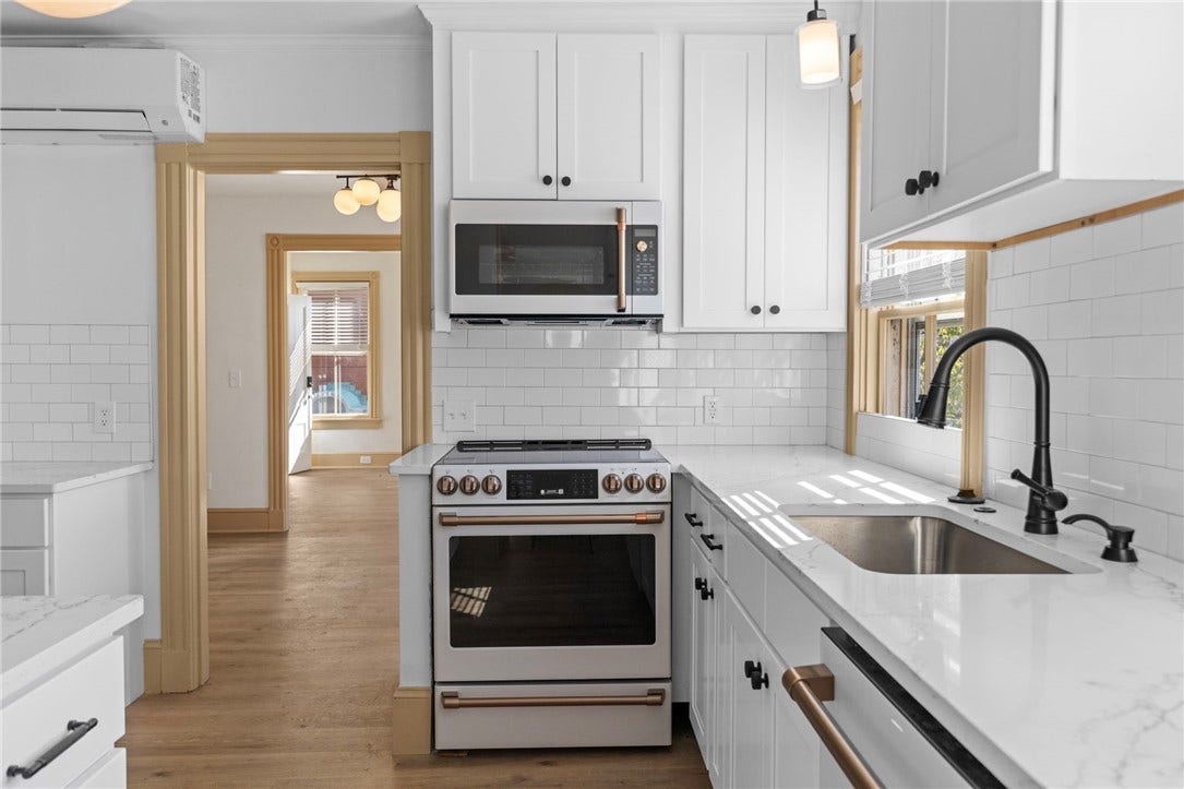 18 Barney Street, #2, Newport, RI 02840 18 Barney Street, #2, Newport, RI 02840