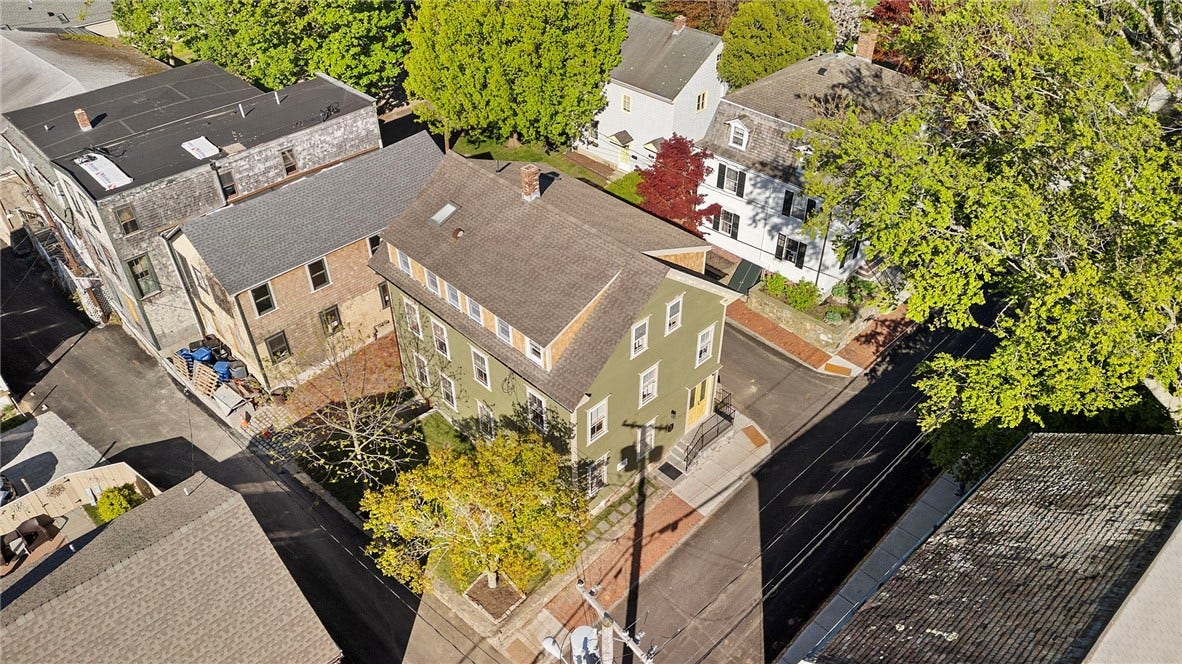 18 Barney Street, #2, Newport, RI 02840 18 Barney Street, #2, Newport, RI 02840