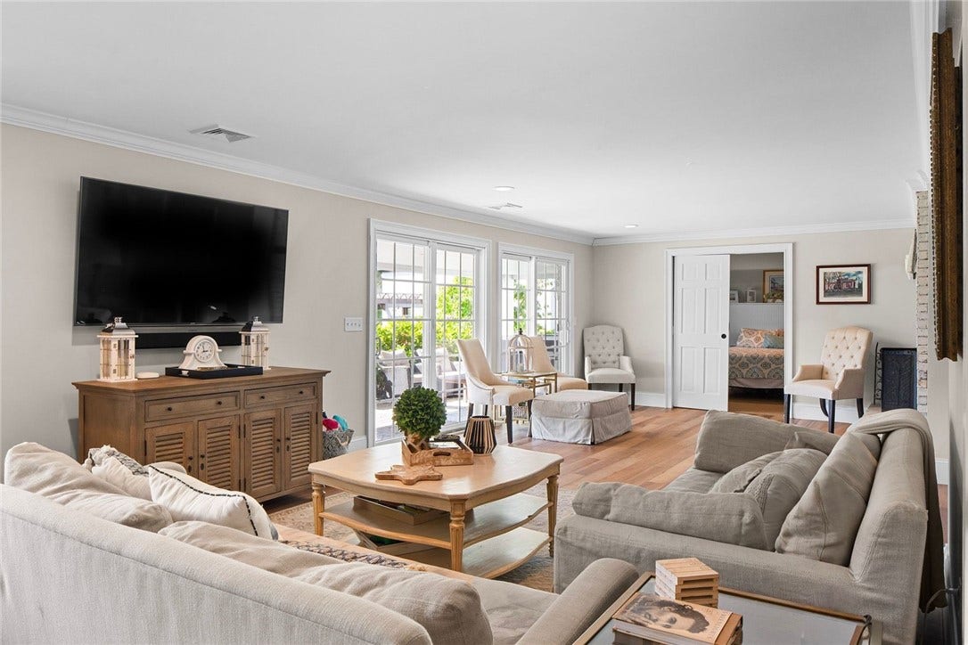 162 Indian Point Road, Tiverton, RI 02878 162 Indian Point Road, Tiverton, RI 02878