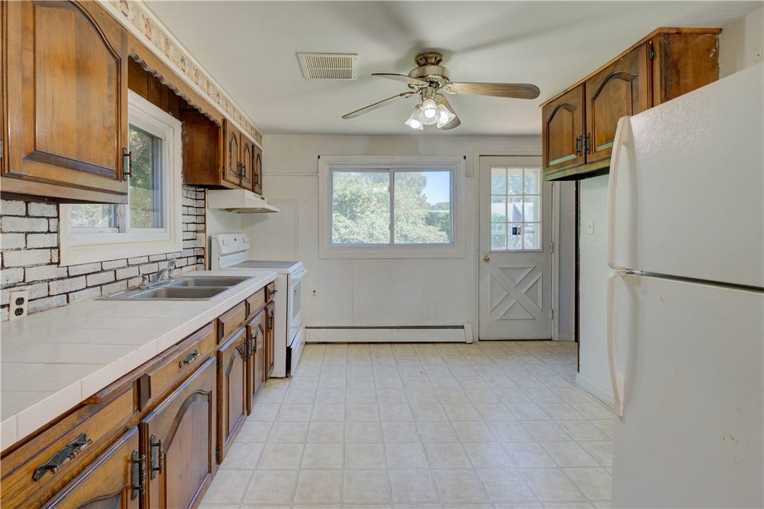 73 South River Drive, Narragansett, RI 02882 73 South River Drive, Narragansett, RI 02882