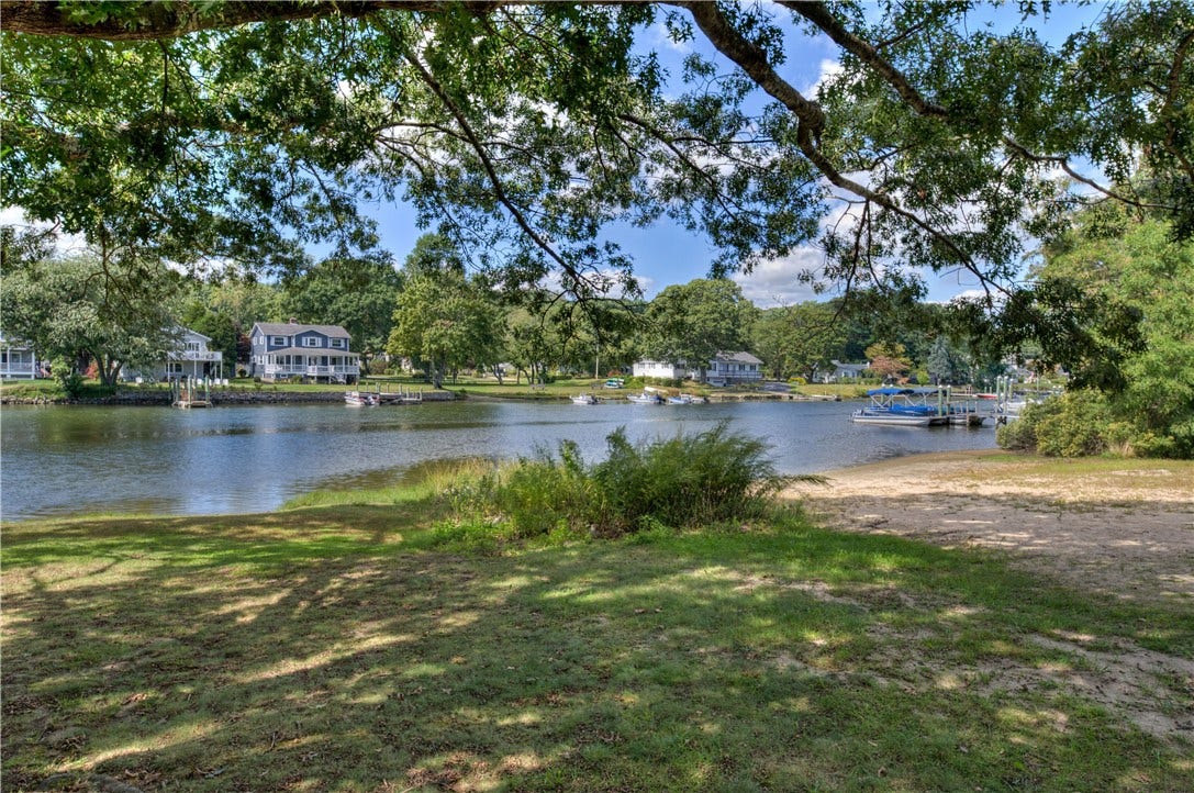 73 South River Drive, Narragansett, RI 02882 73 South River Drive, Narragansett, RI 02882