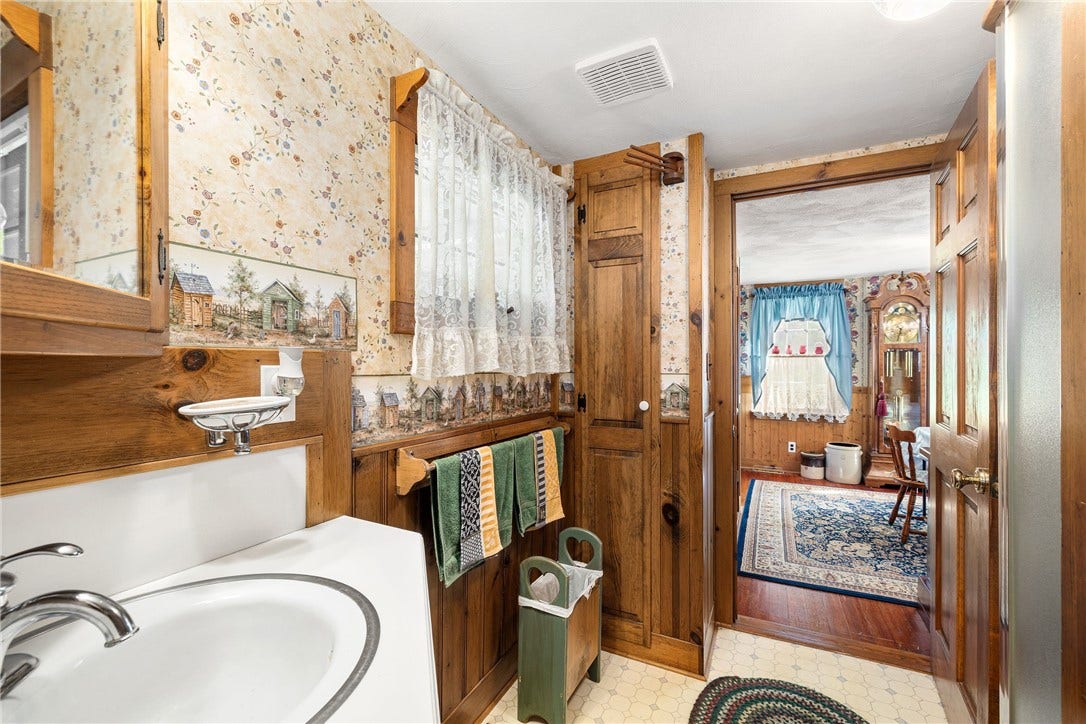 45 North Road, Hopkinton, RI 02833 45 North Road, Hopkinton, RI 02833