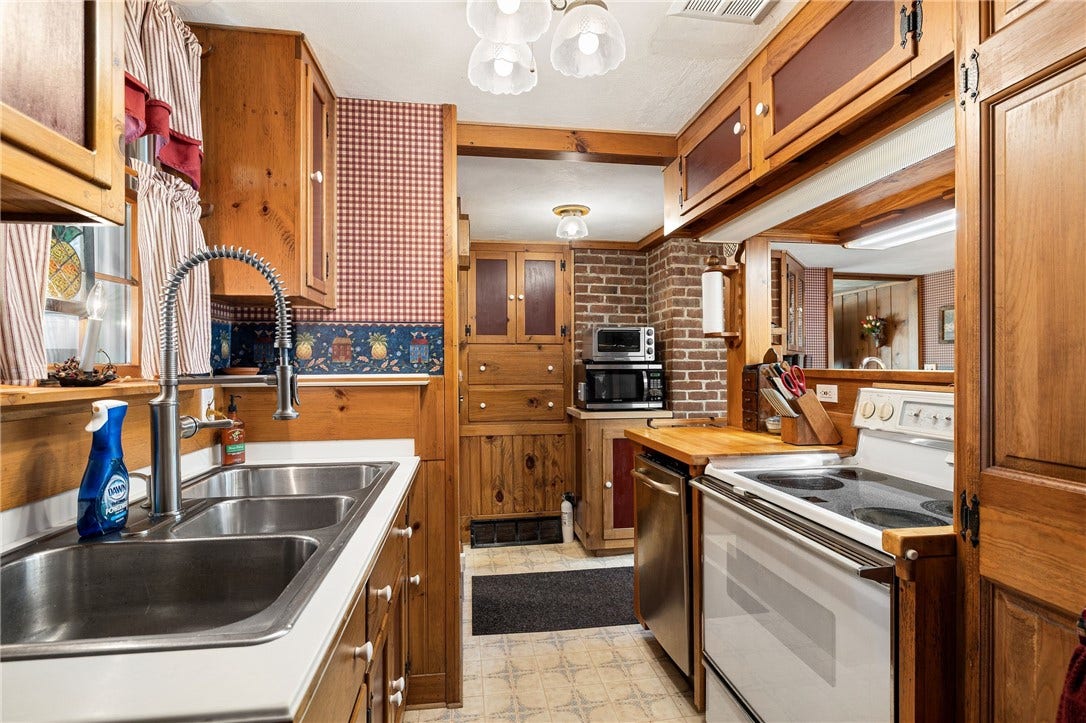 45 North Road, Hopkinton, RI 02833 45 North Road, Hopkinton, RI 02833