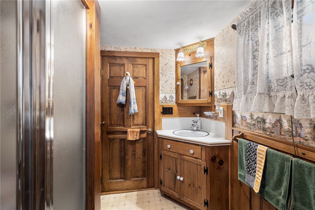 45 North Road, Hopkinton, RI 02833 45 North Road, Hopkinton, RI 02833