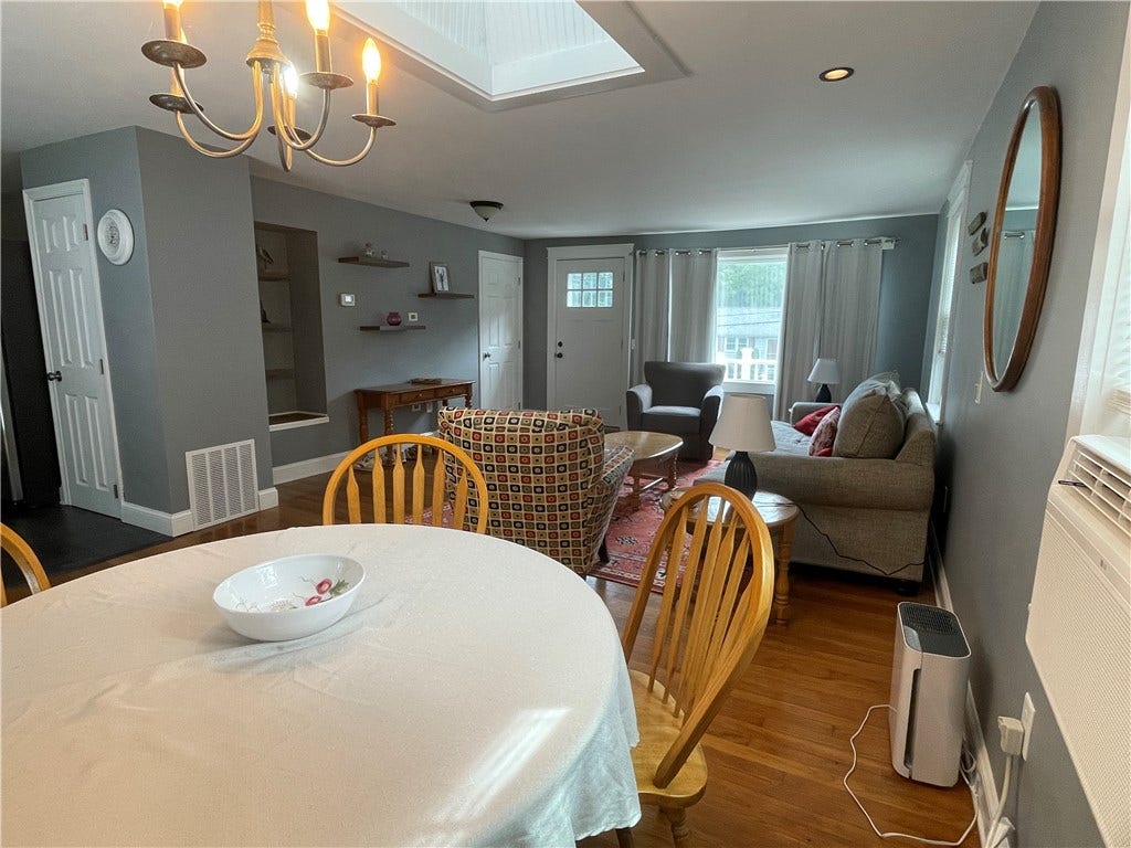 25 Waite Court, North Kingstown, RI 02852 25 Waite Court, North Kingstown, RI 02852