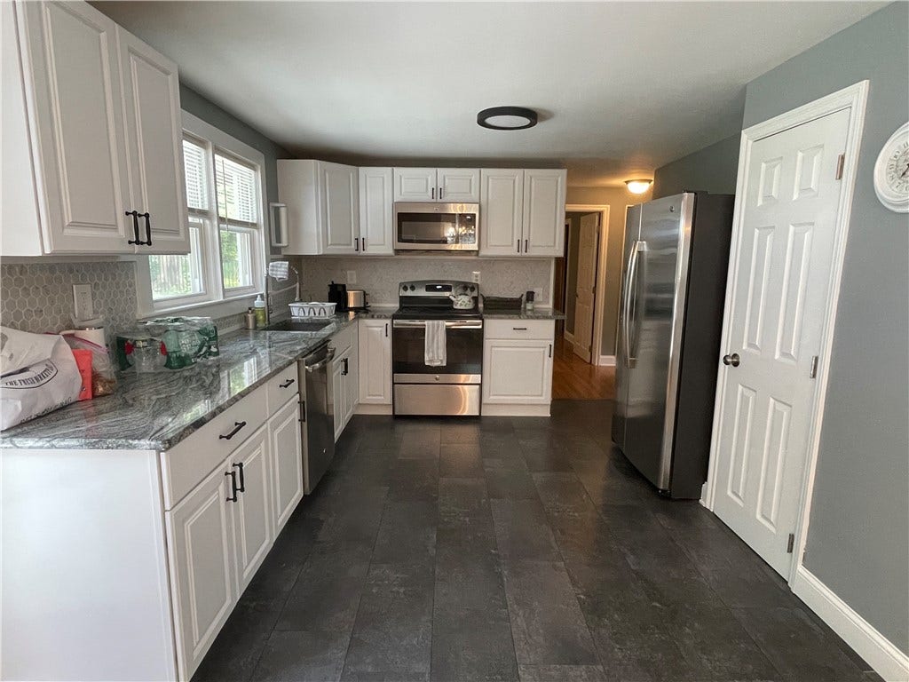 25 Waite Court, North Kingstown, RI 02852 25 Waite Court, North Kingstown, RI 02852