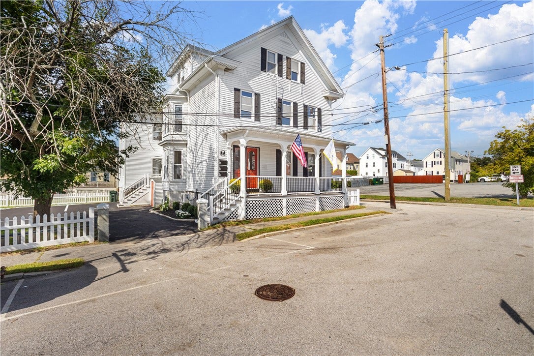 37 Lincoln Avenue, #3, Bristol, RI 02809